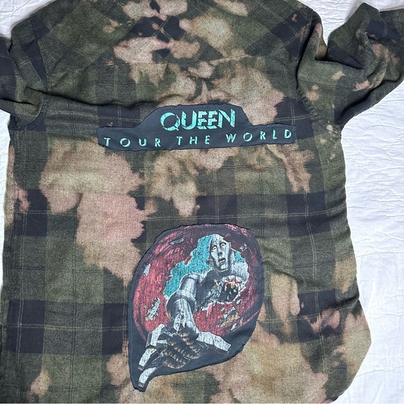 Queen flannel hoodie up cycle bleach pilling - Picture 4 of 9